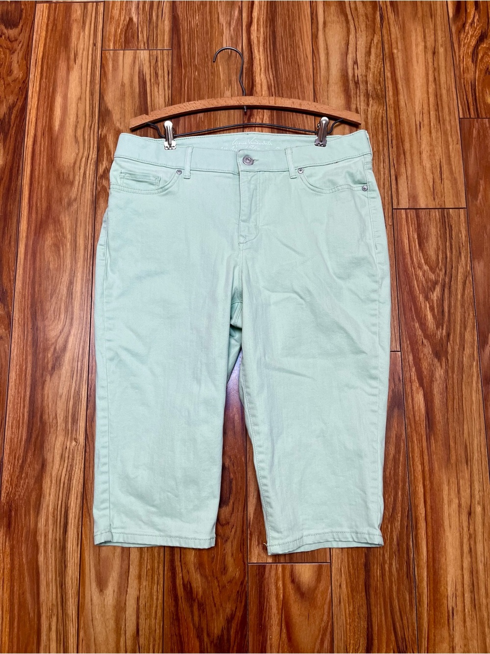 Gloria Vanderbilt Mint Green Capri Pants